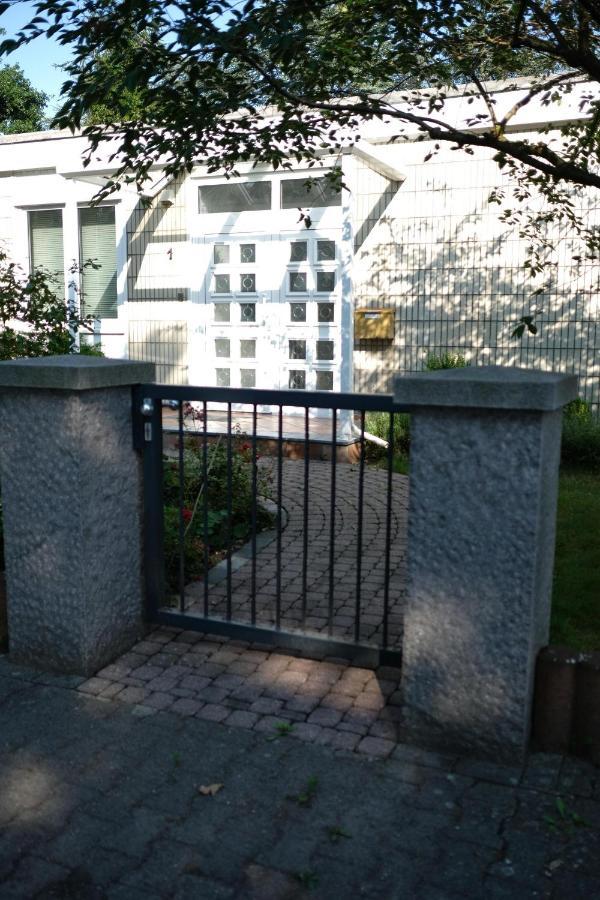 Ruhiges Haus Mit Privatem Garten Halstenbek Exterior foto